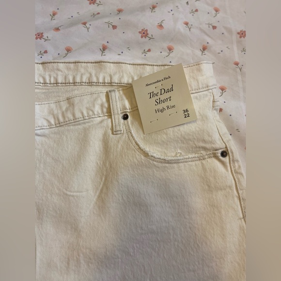 NWT Abercrombie and Fitch- High Rise Dad Short- 36/22 - Picture 10 of 12